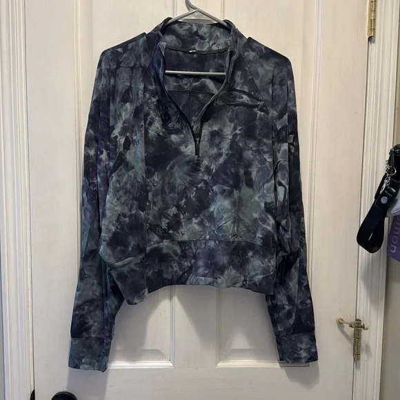 Lululemon ready to rulu quarter zip-up - Picture 2 of 4